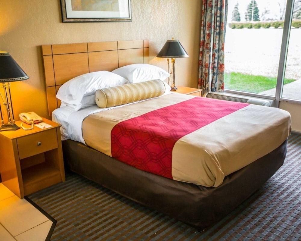Econo Lodge Shorewood Exteriér fotografie