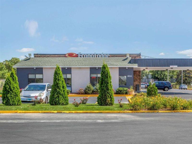 Econo Lodge Shorewood Exteriér fotografie