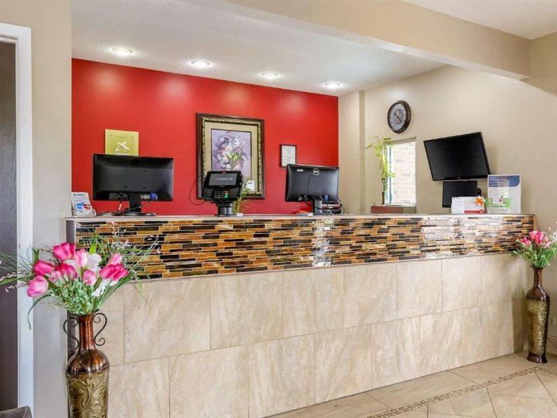 Econo Lodge Shorewood Exteriér fotografie