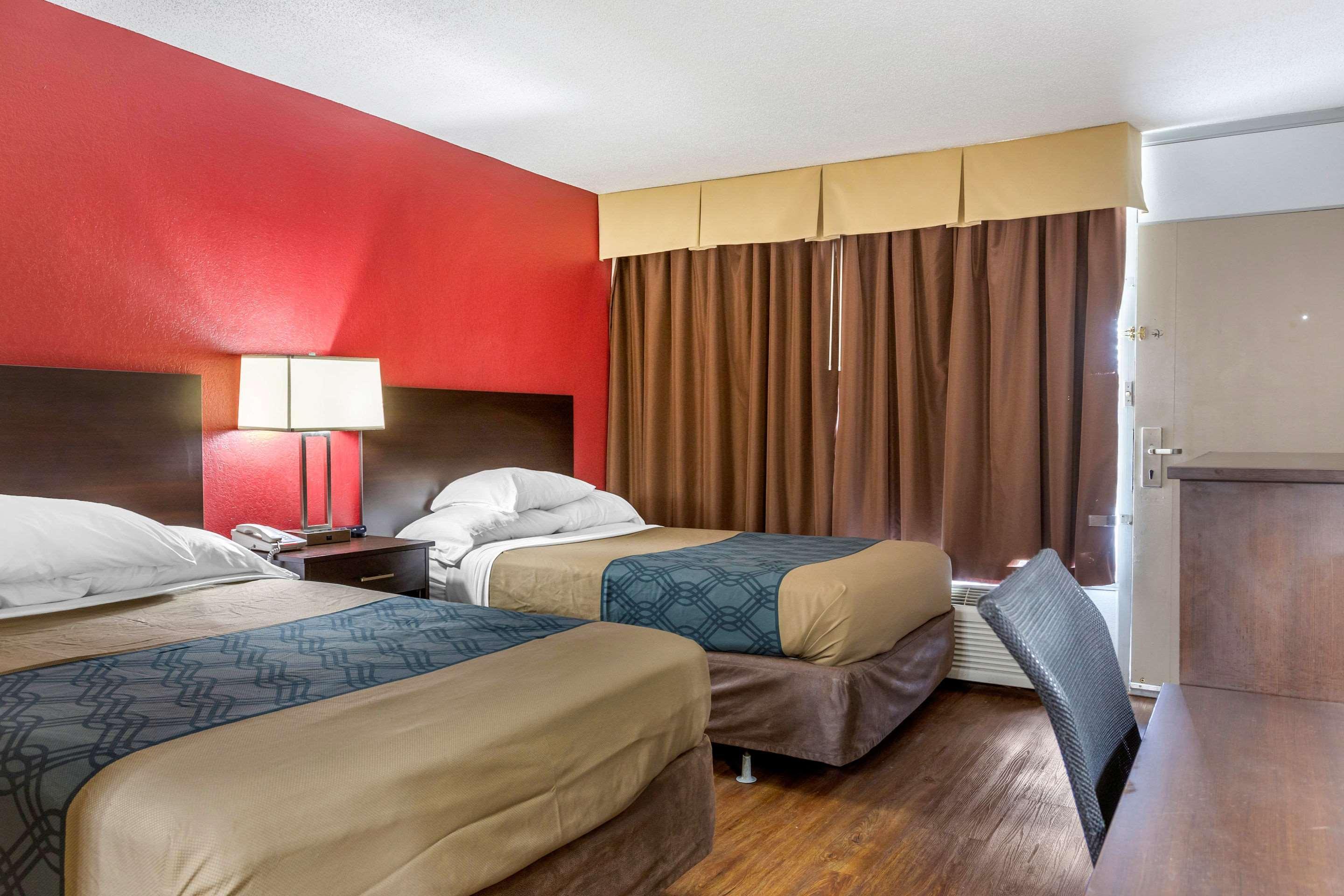 Econo Lodge Shorewood Exteriér fotografie