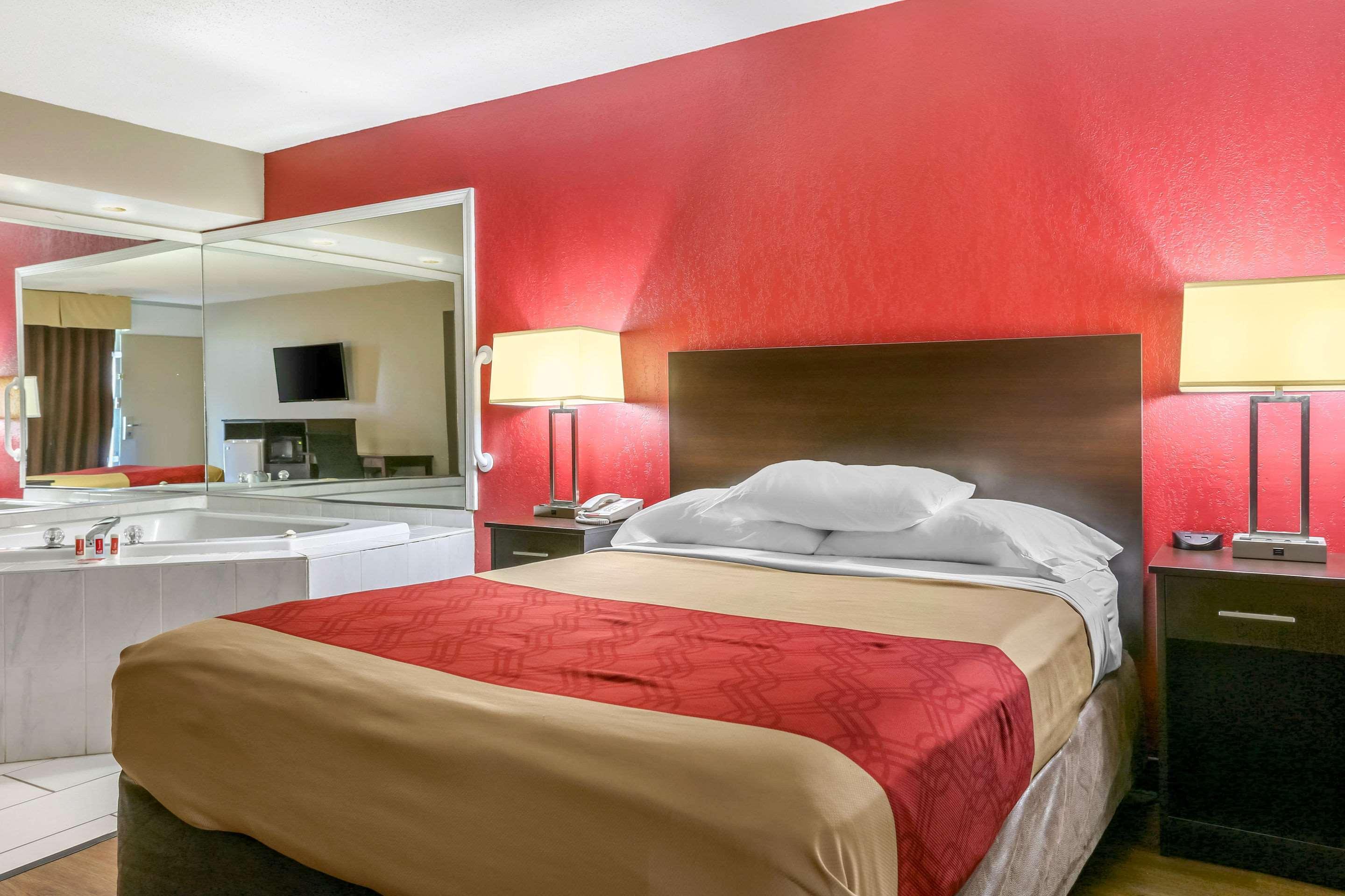 Econo Lodge Shorewood Exteriér fotografie