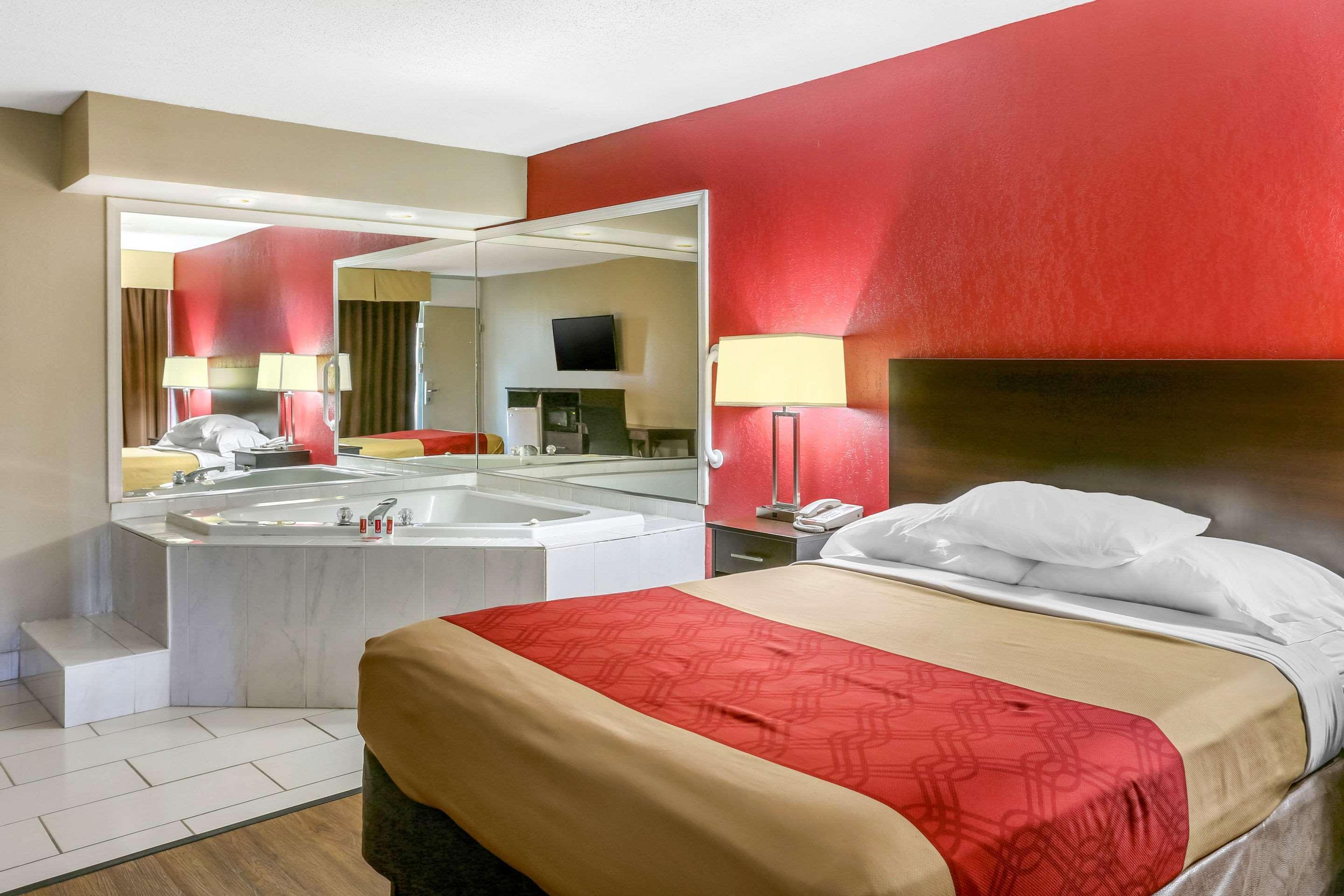 Econo Lodge Shorewood Exteriér fotografie