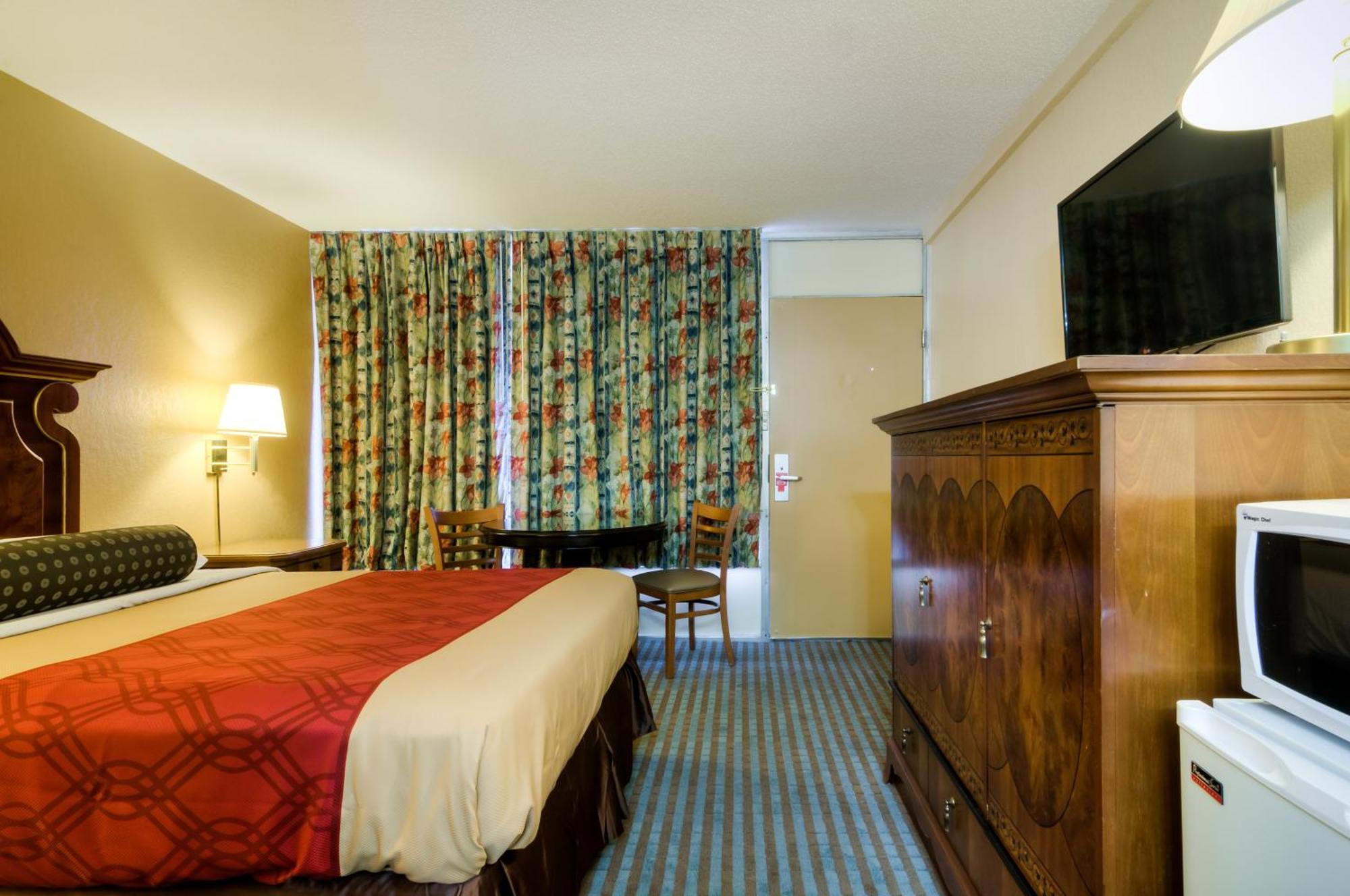 Econo Lodge Shorewood Pokoj fotografie