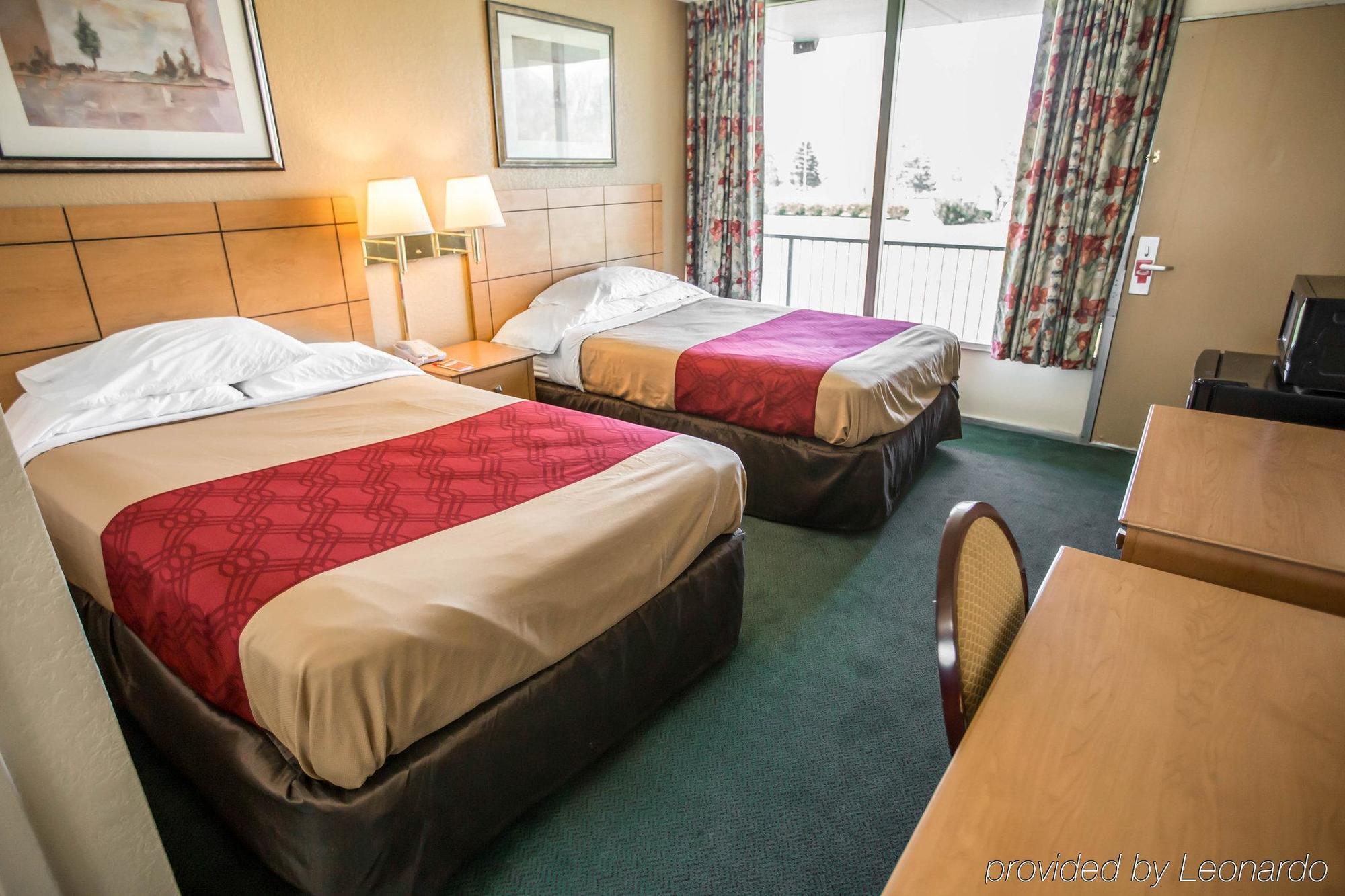 Econo Lodge Shorewood Exteriér fotografie