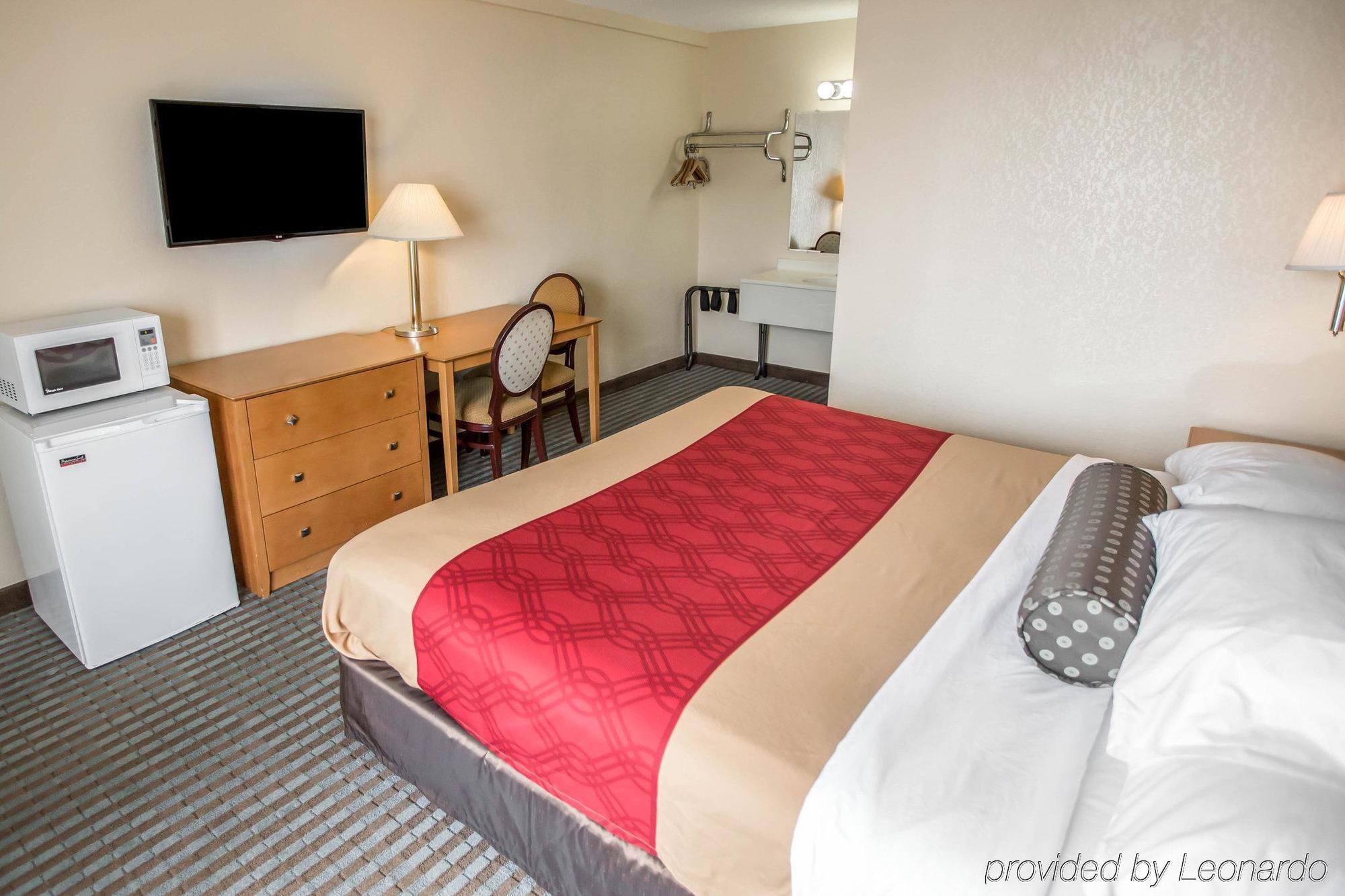 Econo Lodge Shorewood Exteriér fotografie
