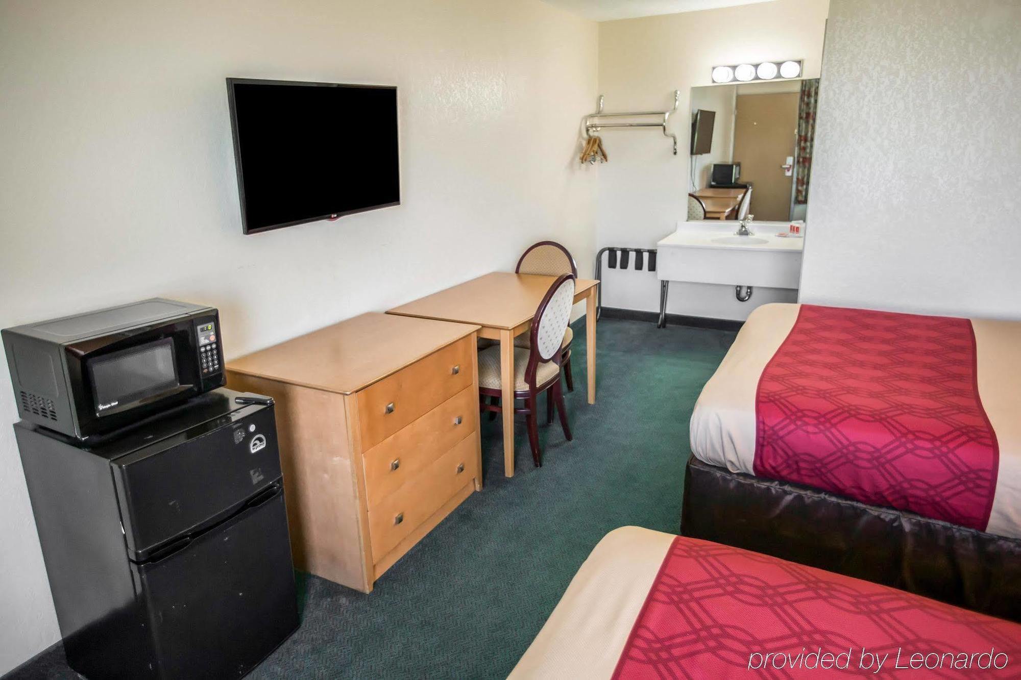Econo Lodge Shorewood Exteriér fotografie