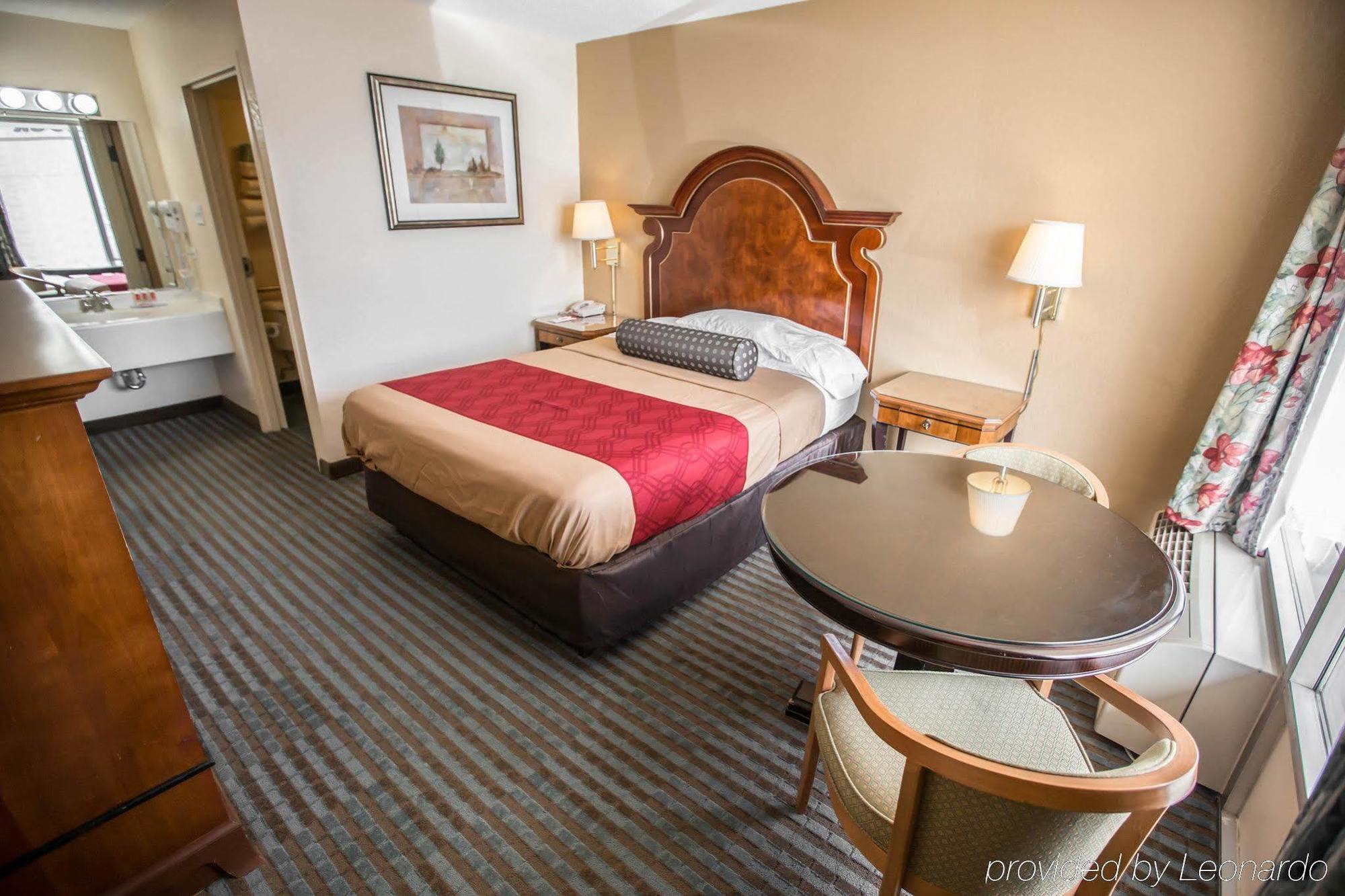 Econo Lodge Shorewood Exteriér fotografie