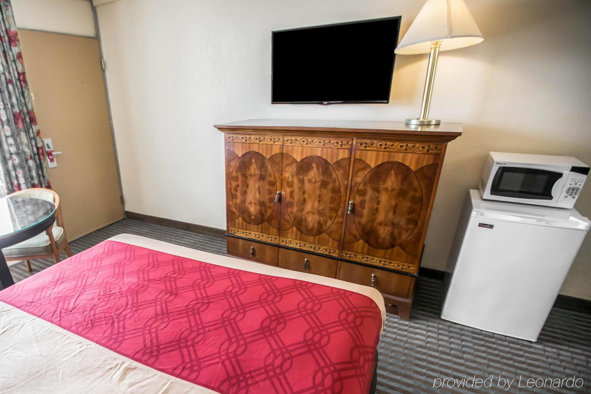 Econo Lodge Shorewood Exteriér fotografie