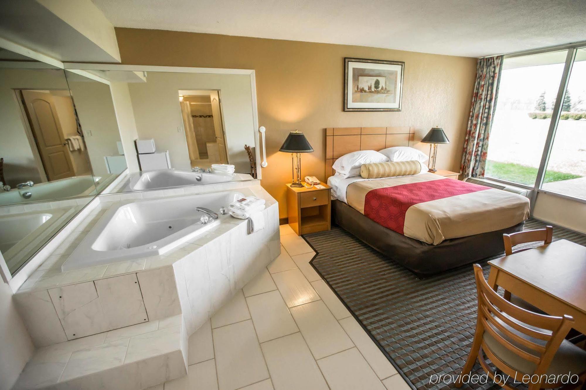 Econo Lodge Shorewood Exteriér fotografie