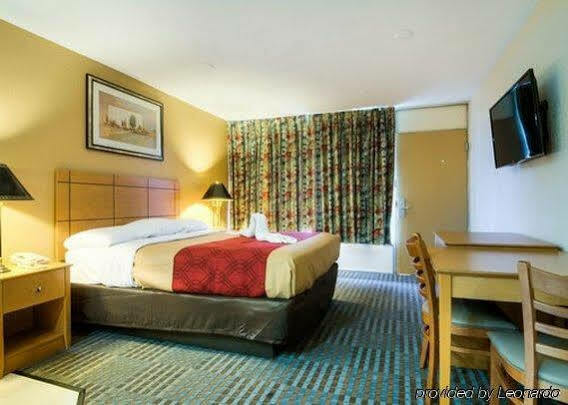 Econo Lodge Shorewood Exteriér fotografie