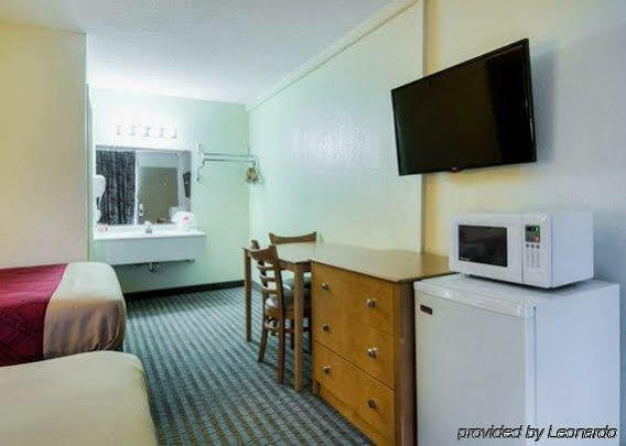 Econo Lodge Shorewood Exteriér fotografie