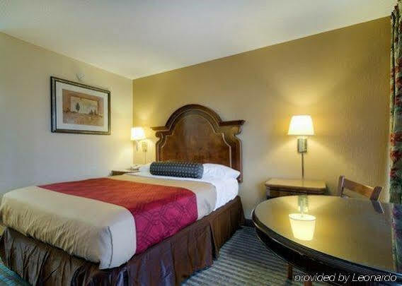 Econo Lodge Shorewood Exteriér fotografie